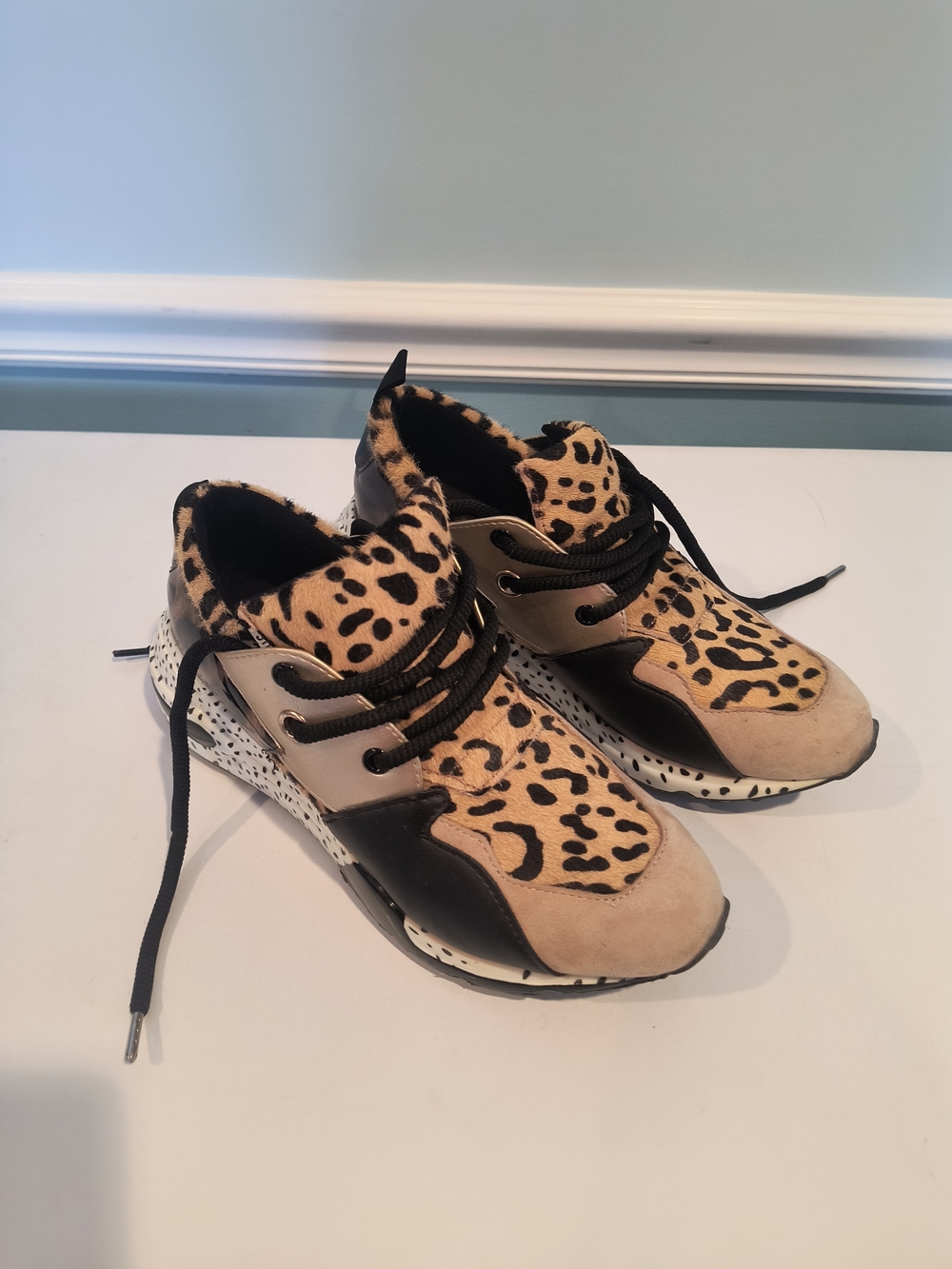 Women's Leopard Print Athletic Sneakers - Black & Tan